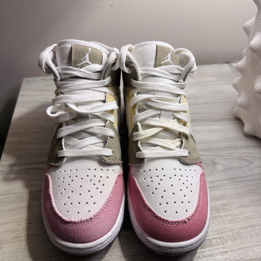 Air Jordan 1 Mid SE GS ‘Pastel Grind’ - Picture 3 of 3
